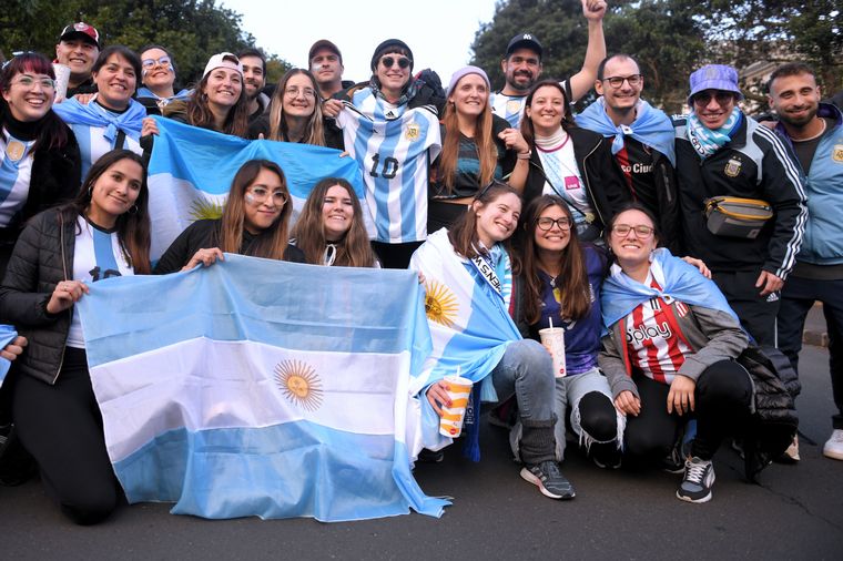 FOTO: Banderazo en la previa del debut argentino en el Mundial Femenino