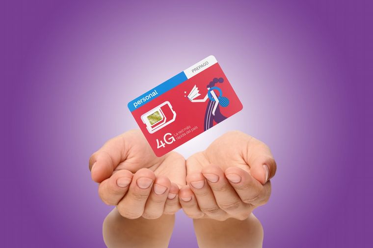 FOTO: Personal utiliza tarjetas SIM sustentables.