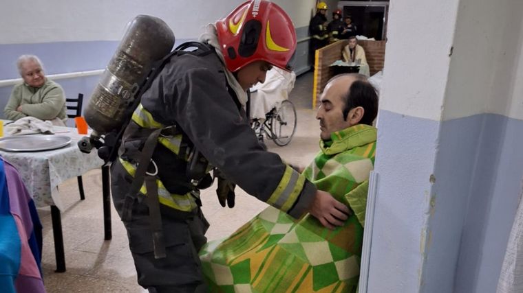 Incendio en un geriátrico en barrio Escobar