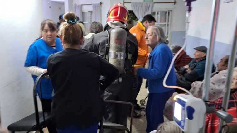 Incendio en un geriátrico en barrio Escobar