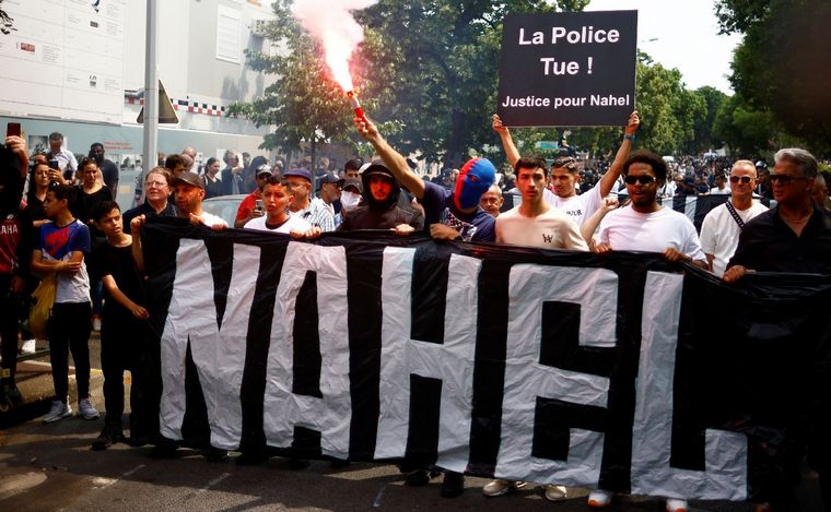 FOTO: Protestas en Francia por un caso de gatillo fácil. (Foto: archivo/NA)