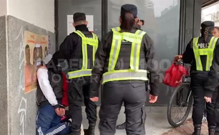 FOTO: Detención ciudadana frustró el robo de una bicicleta en pleno microcentro.