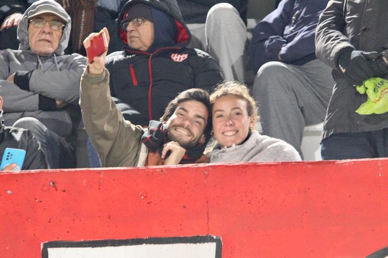 Los hinchas de Instituto en el duelo ante Lanús. (Foto: Daniel Cáceres/ Cadena 3)