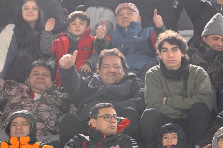 Los hinchas de Instituto en el duelo ante Lanús. (Foto: Daniel Cáceres/ Cadena 3)