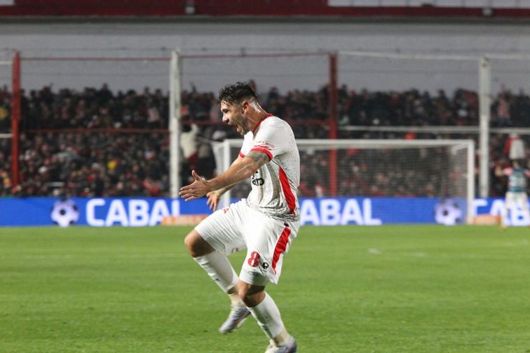 FOTO: Gabriel Graciani celebra el primer gol de Instituto.