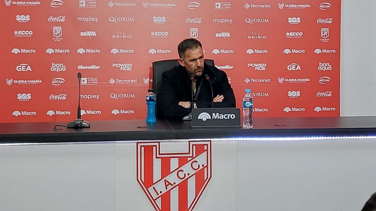 FOTO: Diego Dabove en conferencia de prensa.