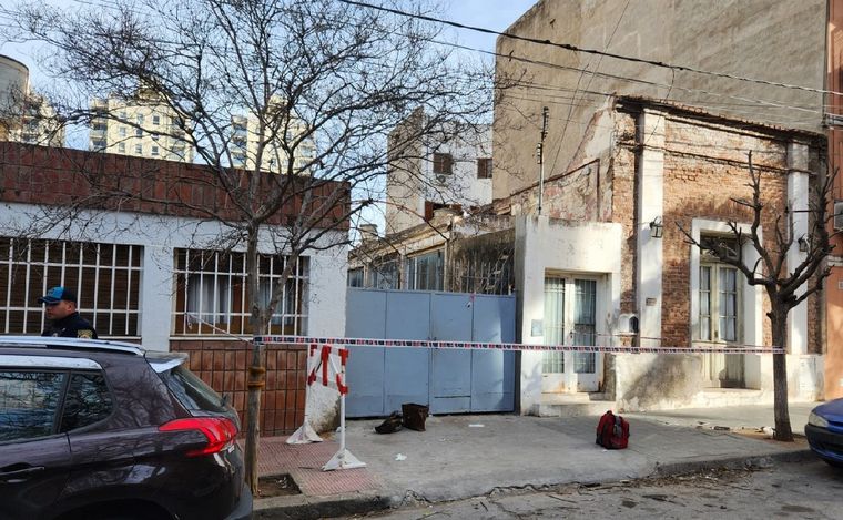 Intentó robar una casa y quedó atrapado en las rejas: sufrió heridas en la ingle.