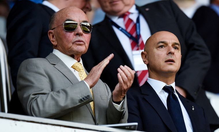 El millonario británico Joe Lewis comparecerá ante la justicia de Estados Unidos.