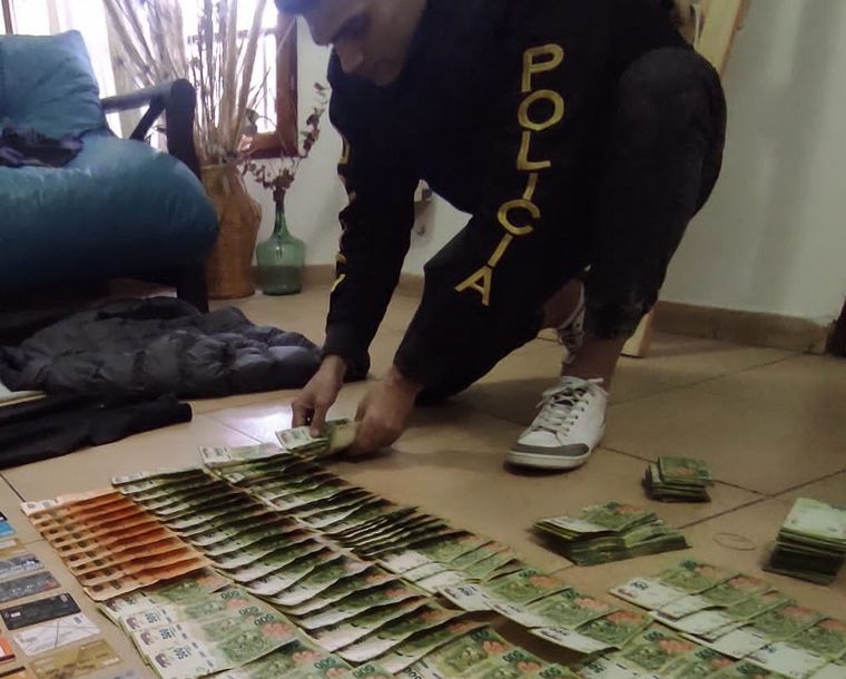 Empleado simulaba robos para quedarse con las tarjetas bancarias nuevas