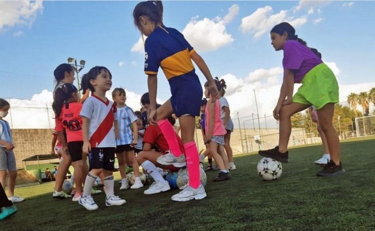 FOTO: Alma de goleadora: los desafíos que enfrentan las nenas que aman el fútbol