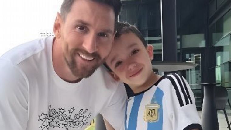 FOTO: Manu recibe el mismo tratamiento que Messi (@gastonedul)
