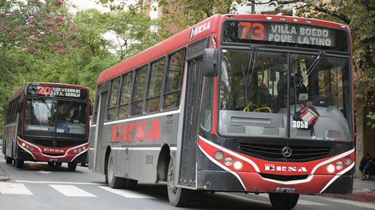 Las líneas de colectivo 70, 72 y 74 pararon en Córdoba por un hecho violento.