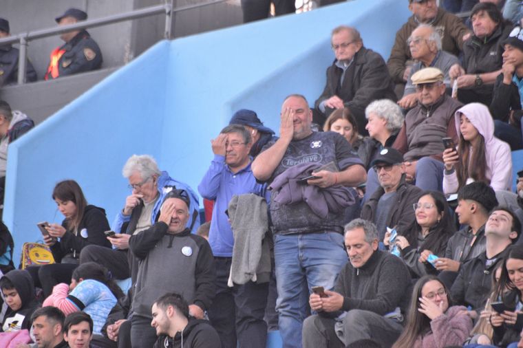 FOTO: Los hinchas de Belgrano en el partido ante Central (Daniel Cáceres/ Cadena 3)