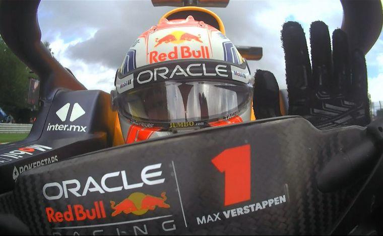 El campeón en su puesto de trabajo para hacer lo que más sabe: llegar a P1