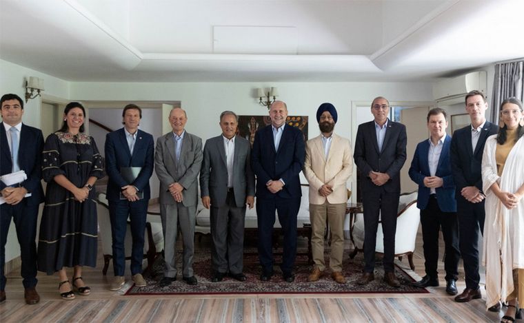 FOTO: Perotti visitó empresas y startups vinculadas al desarrollo de tecnologías en India.