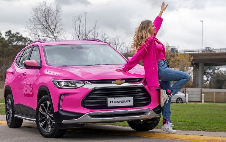 FOTO: La Tracker de Chevrolet se tiñó de rosa para el estreno de “Barbie, la película”
