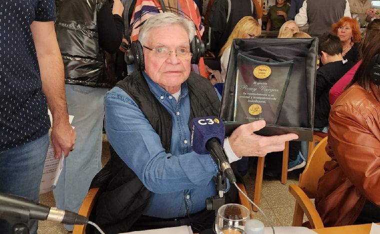 Rony Vargas y Cadena 3 fueron distinguidos por Confitería Europea.