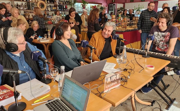Víctor Hugo Godoy, Román Ramonda y Ceibo llenaron de música la Confitería Europea.