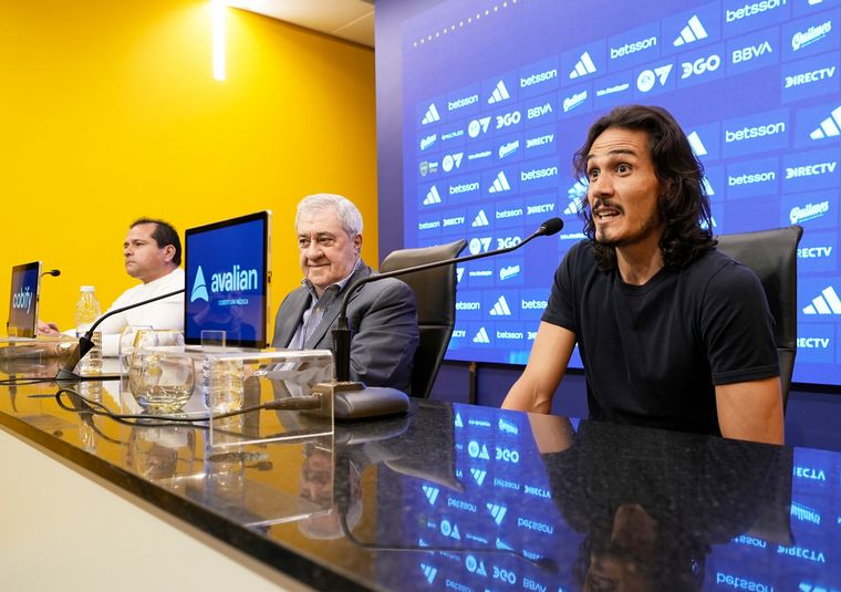 Edinson Cavani fue presentado en 