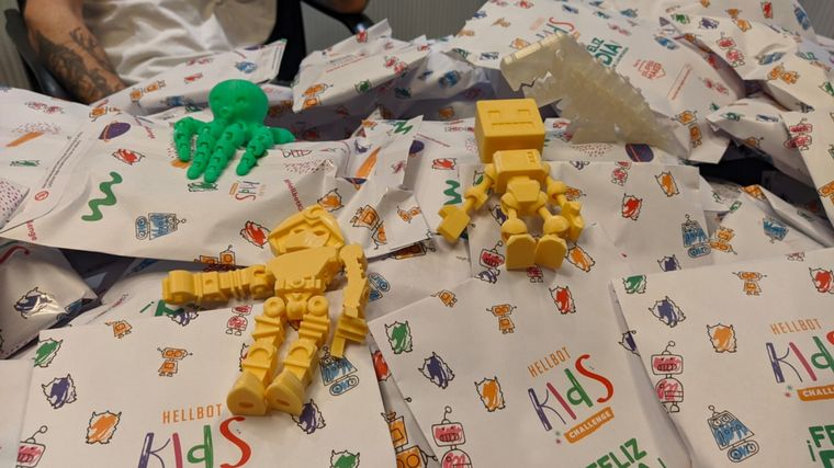 FOTO: Hellbot Kids Challenge: crearon juguetes en impresoras 3D para regalar a los niños.