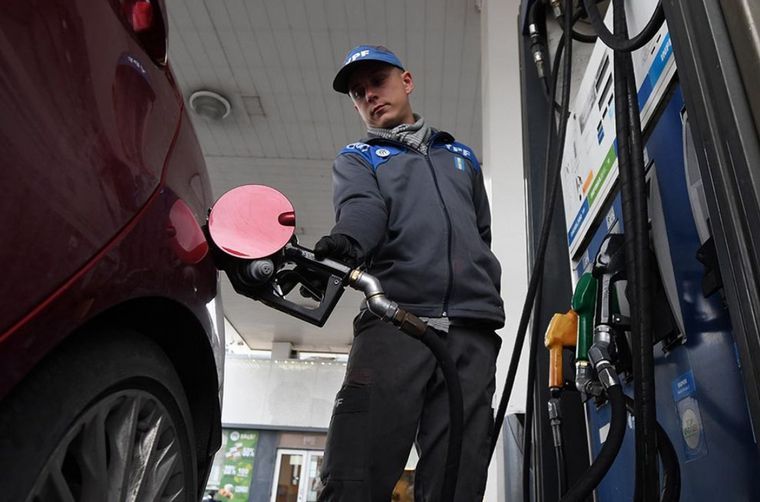 FOTO: Agosto arranca con un aumento del 4,5% en los combustibles