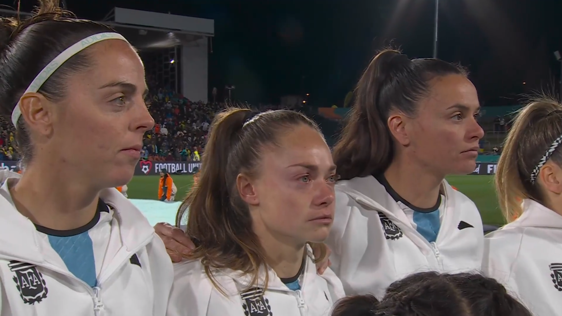 FOTO: con lágrimas de las referentes, así fue el emocionante himno argentino (FOTO: TVP)