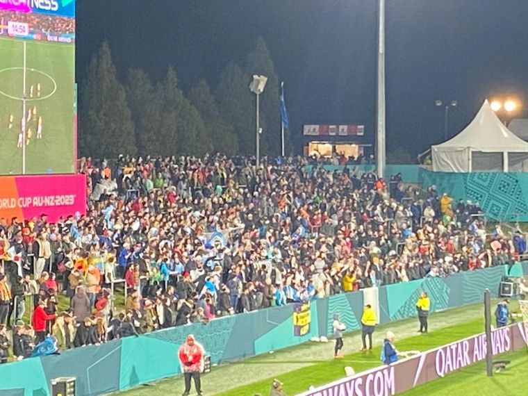 Los hinchas también coparon el Estadio