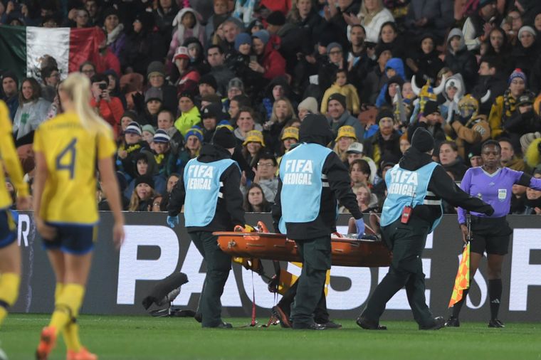 FOTO: Flor Bonsegundo se retiró lesionada a los 40 minutos del primer tiempo