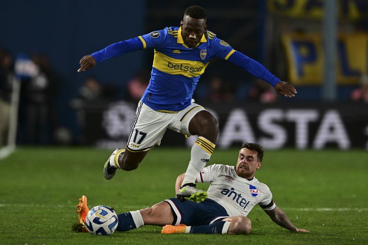 "El Xeneize" se trajo un valioso punto de Montevideo. 