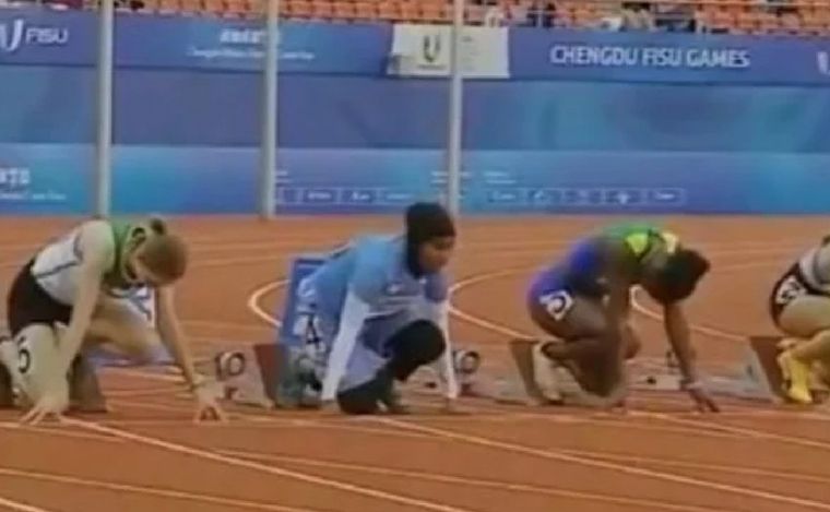 FOTO: Una atleta somalí corrió la carrera más lenta de la historia del atletismo.