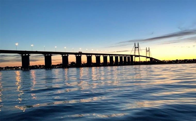 FOTO: Sin luz en el Paraná: robo de cables dejó a oscuras el puente Rosario-Victoria