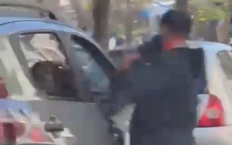 FOTO: Video: así roban a plena luz del día en las calles de Córdoba capital.
