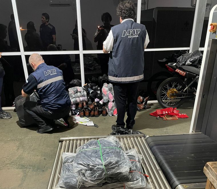 FOTO: Contrabando de mercadería por más de 1000 millones de pesos
