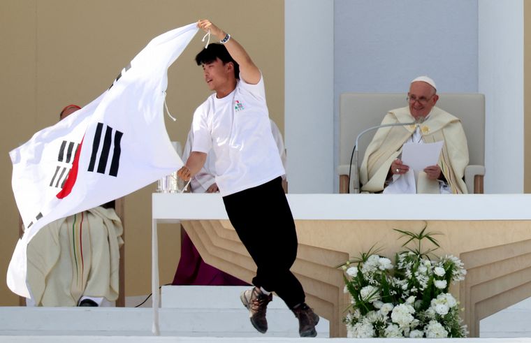 FOTO: El Papa anunció que la próxima JMJ será en Seúl, Corea.