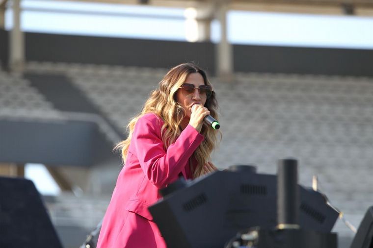 Jimena Barón hizo bailar al público del Kempes al ritmo de sus hits