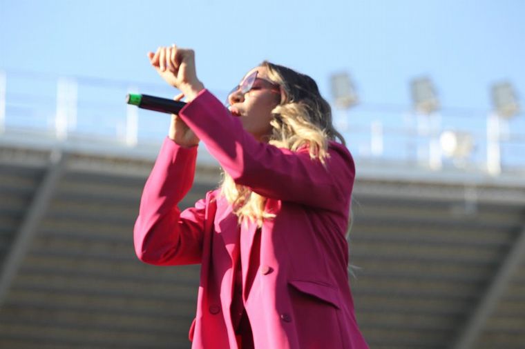 Jimena Barón hizo bailar al público del Kempes al ritmo de sus hits