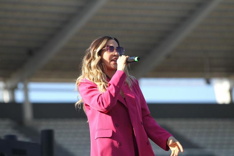 Jimena Barón hizo bailar al público del Kempes al ritmo de sus hits