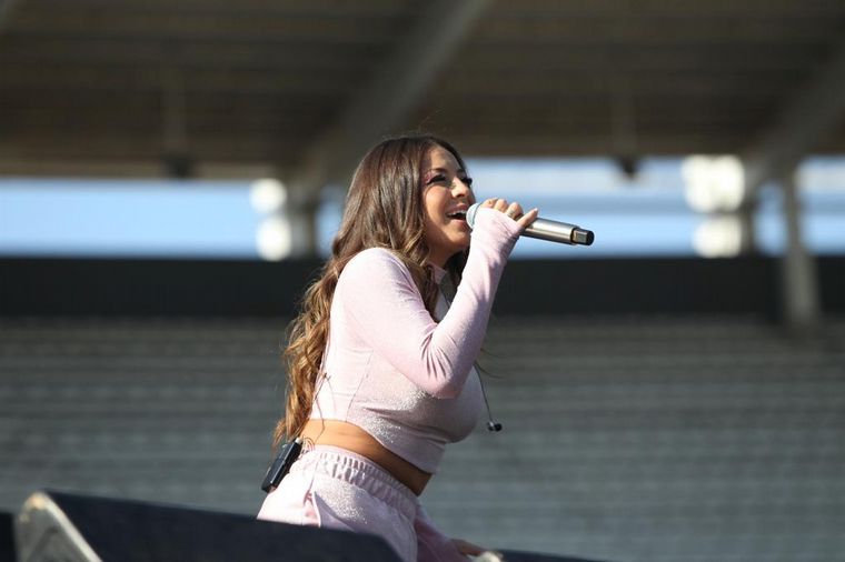 Magui Olave, fresca y divertida le puso ritmo cuartetero al Kempes