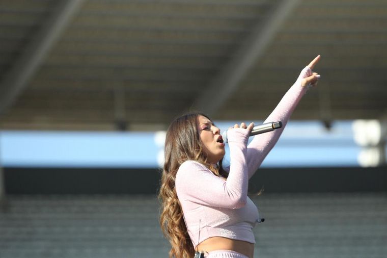 Magui Olave, fresca y divertida le puso ritmo cuartetero al Kempes