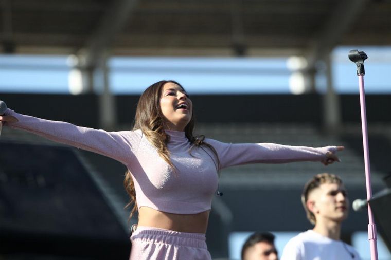 Magui Olave, fresca y divertida le puso ritmo cuartetero al Kempes