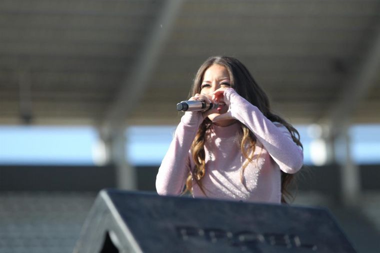 Magui Olave, fresca y divertida le puso ritmo cuartetero al Kempes