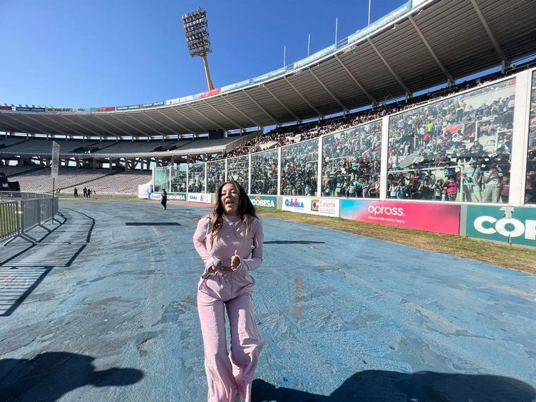 Magui Olave, fresca y divertida le puso ritmo cuartetero al Kempes