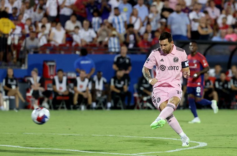 Lionel Messi a punto de convertir otro gol en Inter Miami. 