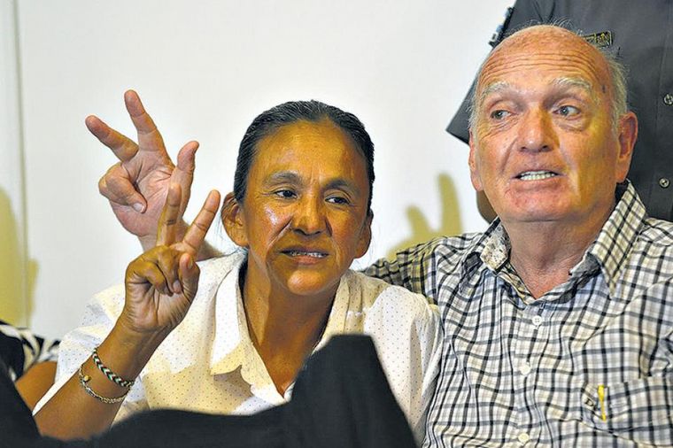 FOTO: La líder de la organización Tupac Amaru, Milagro Sala, y su marido, Raúl Noro. 