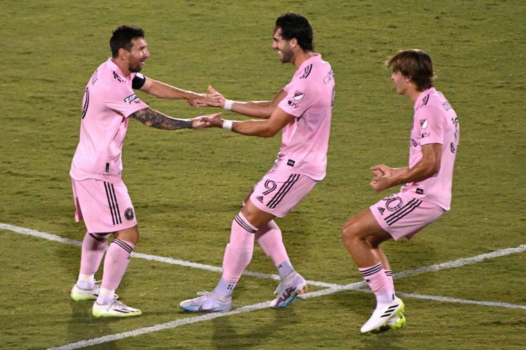 Las mejores postales de la actuación memorable de Messi ante Dallas