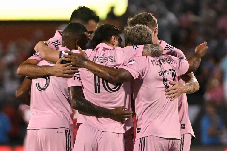 Las mejores postales de la actuación memorable de Messi ante Dallas