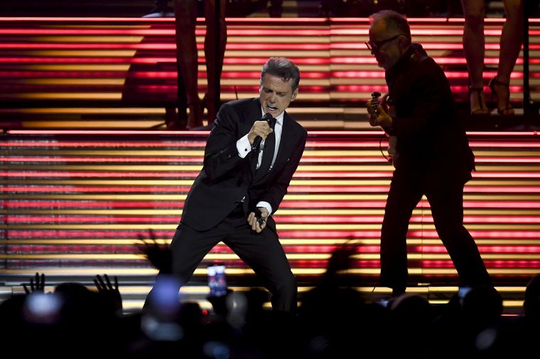 Luis Miguel deslumbró otra vez a un colmado Movistar Arena.