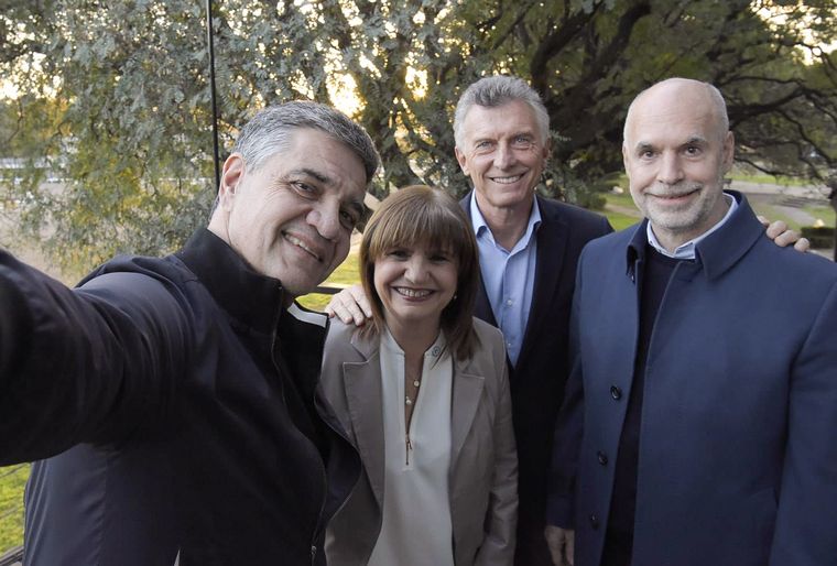 FOTO: Jorge Macri tomó la foto junto a Bullrich, Mauricio Macri y Rodríguez Larreta. 
