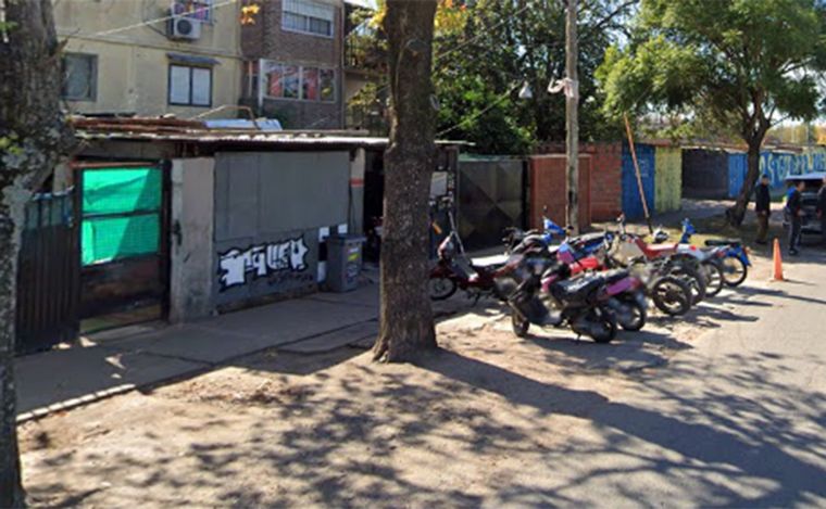 FOTO: Mataron a balazos a un hombre en un taller mecánico del oeste de Rosario.