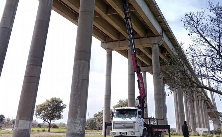 Aceleraron trabajos en el puente Rosario-Victoria y ya hay iluminación parcial. 